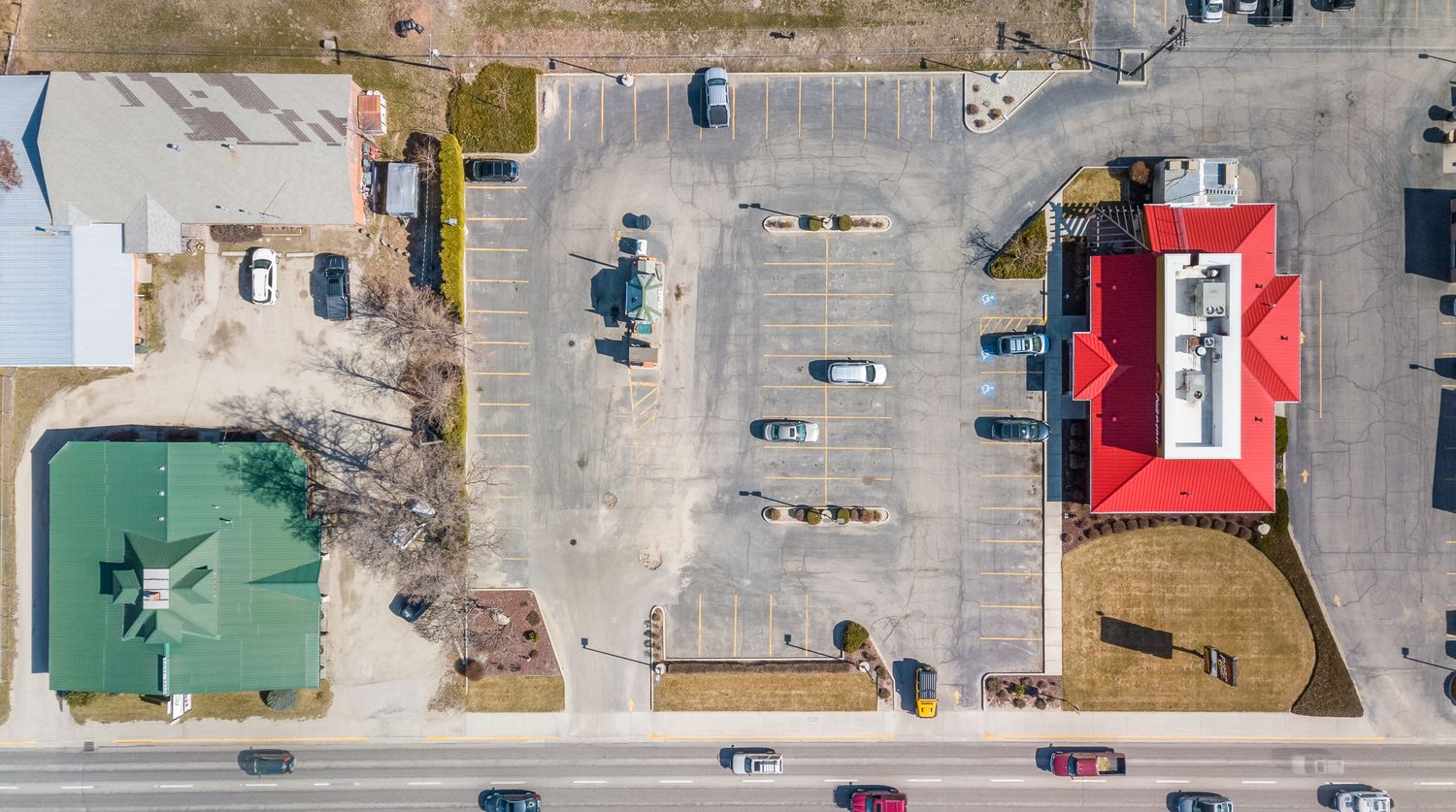 Hamilton Pizza Hut Parking Lot: 1006 N 1st St, Hamilton, MT 59840
